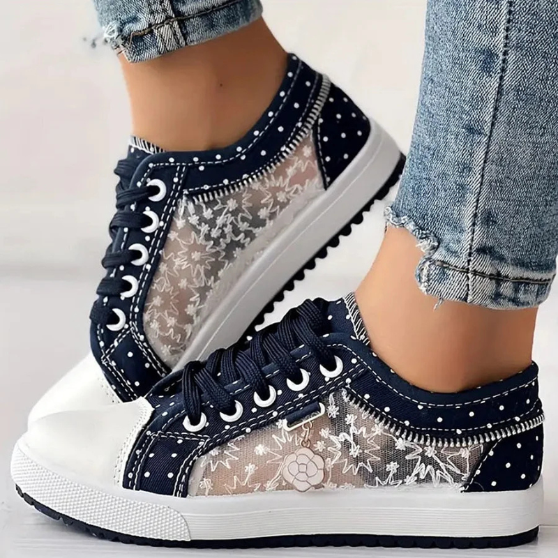 Lirio | Chaussures en dentelle florale avec détails en denim