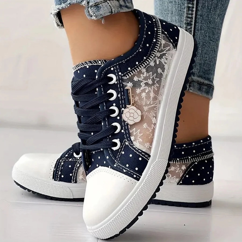 Lirio | Chaussures en dentelle florale avec détails en denim