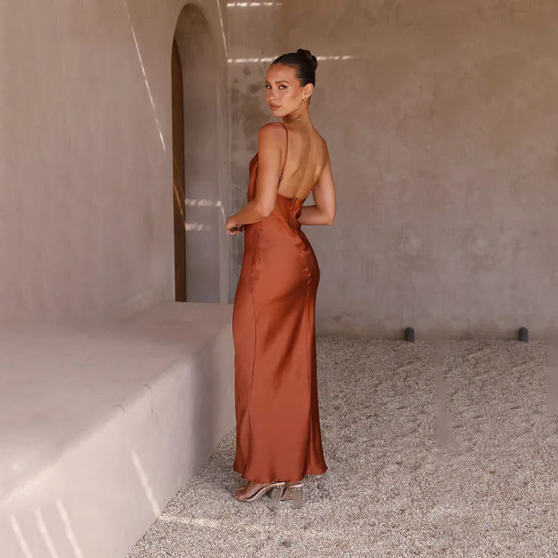 Daira | Robe longue en satin