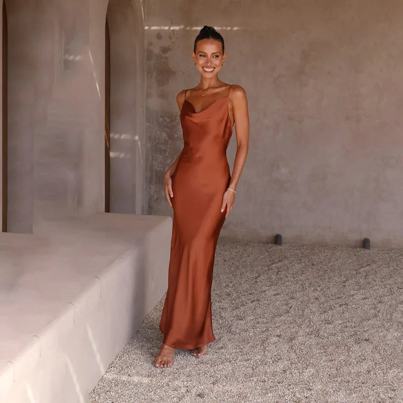 Daira | Robe longue en satin