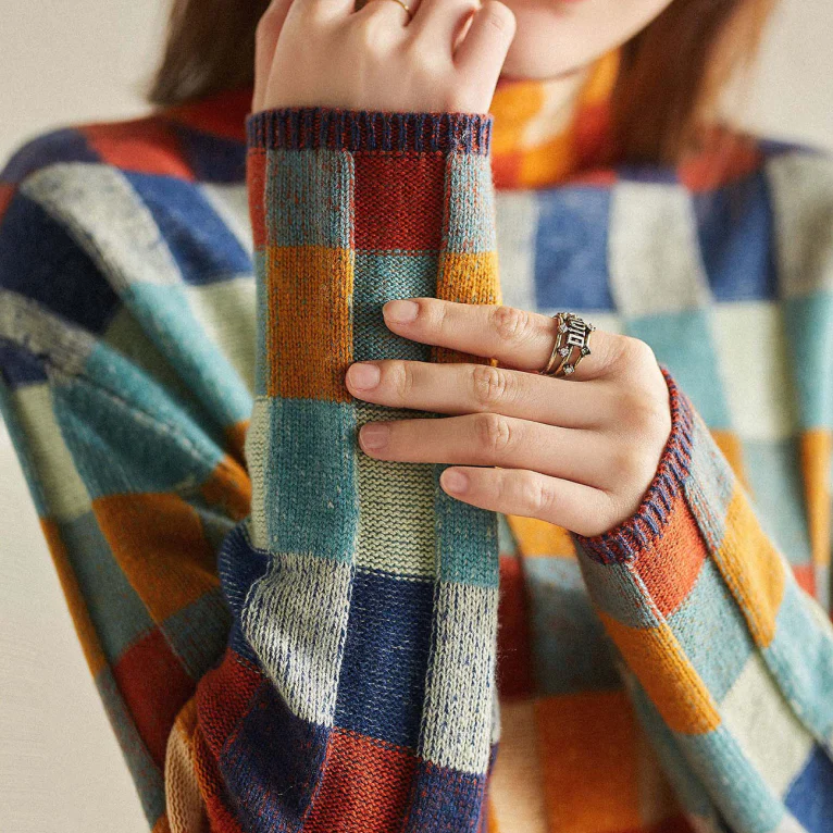 Klara | Pull couture à col montant en patchwork